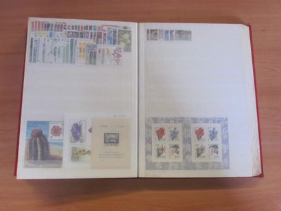 Un carton avec 7 classeurs (remplissage inégal)...