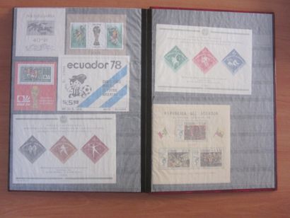 Un carton avec 24 classeurs de TP avec classement...
