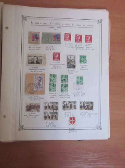 Une pochette avec des timbres téléphones...