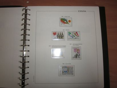 Trois albums (1 EDIFIL avec étui reluire...