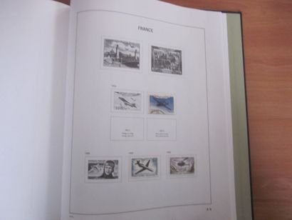 Un carton avec 3 albums DAVO avec étuis (bon...