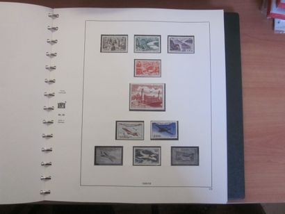 Un carton avec 2 albums SAFE avec étui (bon...