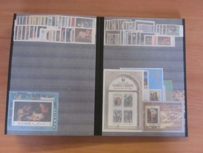 Un carton avec 7 classeurs (remplissage inégal)...