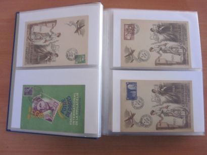 Deux cartons avec 13 classeurs de premiers...