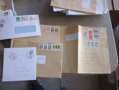 Trois cartons avec un fort volume de courrier...