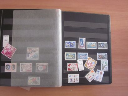 Trois classeurs de TP Monaco principalement...