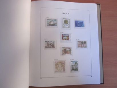 Un album DAVO avec étuis (bon état), un de...