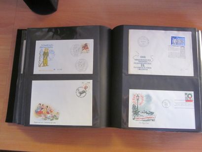 Quatre cartons avec 18 classeurs (contenance...