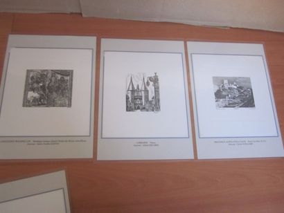 Deux pochettes, l'une avec des gravures émises...