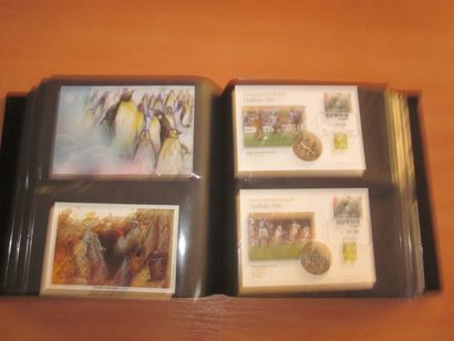 Quatre cartons avec 18 classeurs (contenance...