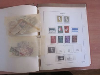 Deux albums et un classeur TP Portugal neufs**...