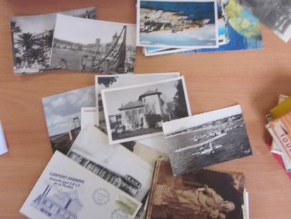 Un carton avec des CP modernes et des reproductions....