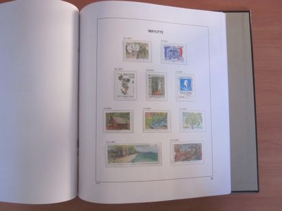 Un album DAVO avec étuis (bon état), un de...