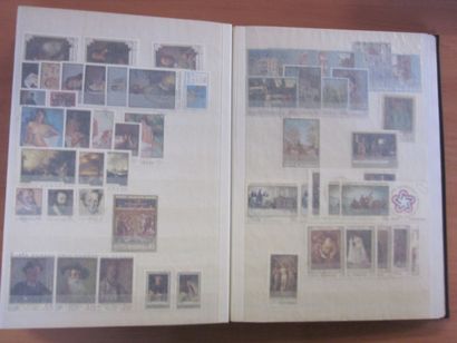 Trois cartons avec 20 classeurs de TP principalement...