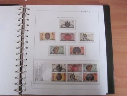 Trois albums (1 EDIFIL avec étui reluire...