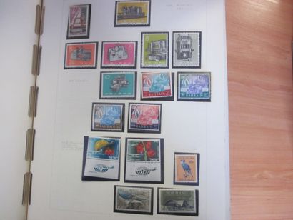 Un carton avec 8 classeurs de TP principalement...