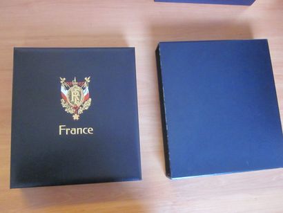 Trois albums DAVO avec étuis (bon état),...