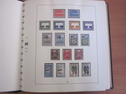 Trois Albums SAFE Europa (page 1 à 236 très...