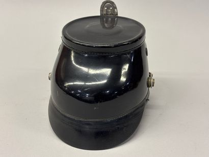 RDA, Shako de police.
Fut en matériau synthétique...