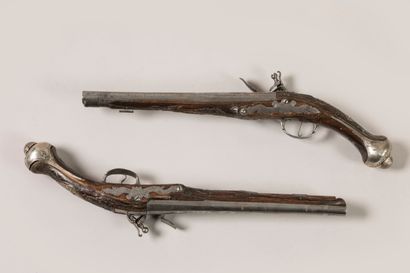 Paire de pistolets fin Louis XIV
Platines...