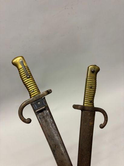 Lot de deux baionnettes modèle 1866. L’une...