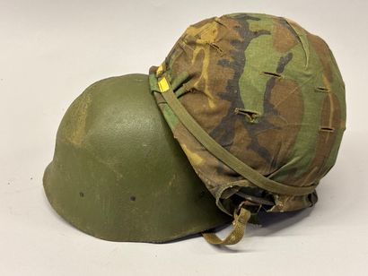 Casque US, type guerre du Vietnam.
Comprenant...