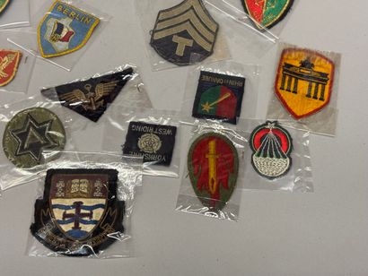 Lot d’insignes tissu dont 2ème DB, forces...