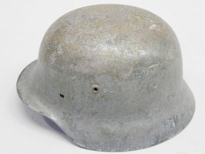 Casque allemand modèle 35. Coque acier peinte...