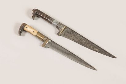 Lot de deux couteaux afghans Pesh-Kabz. L’un...