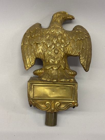 Aigle de drapeau.
En feuille de laiton découpé...