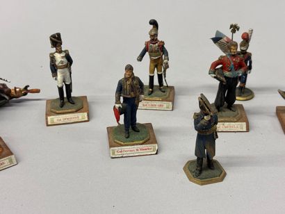 Figurines.
Ensemble de figurines (peinture...