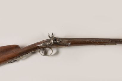 Fusil de chasse à silex transformé à percussion....