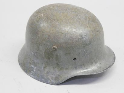 Casque allemand modèle 35. Coque acier peinte...