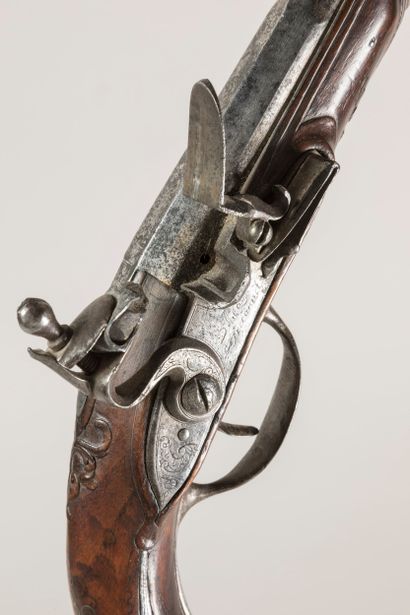 Pistolet à silex. Canon à pans au départ...