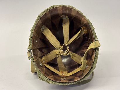 Casque US modèle 49.
Avec filet et liner...