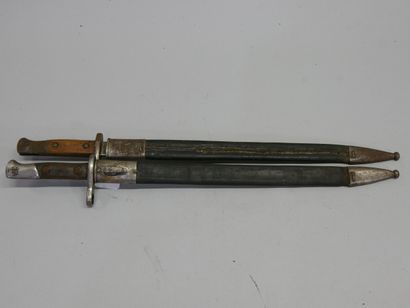 Lot de 2 baionnettes Enfield 1907. Usures...