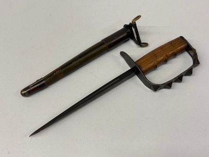 Couteau de combat US 1917 dit Trench knife.
Garde...