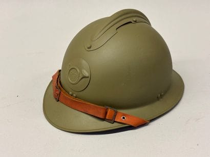 Casque de troupe de chasseurs, modèle 1926.
Repeint,...