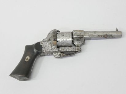 Revolver à broches calibre 7 mm de fabrication...