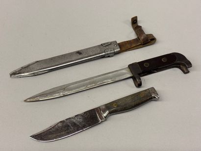 Baïonnette pour fusil d’assaut AK47.
Plaquettes...