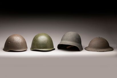 Lot de 4 casques (anglais, suisse, portugais,...