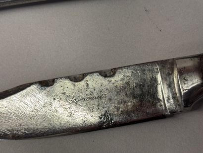Baïonnette pour fusil d’assaut AK47.
Plaquettes...