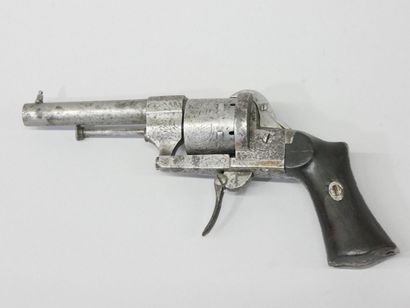 Revolver à broches calibre 7 mm de fabrication...
