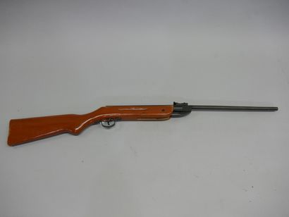 Carabine à air comprimé calibre 4,5 mm. Armement...