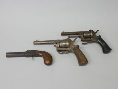 Ensemble comprenant : 
- Revolver type Lefaucheux.
Six...