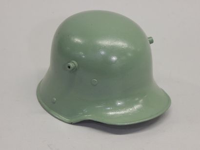 Coque de Stahlhelm modèle 16. Repeint extérieur/intérieur,...