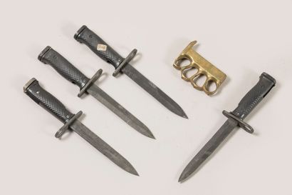Lot de 4 baïonnettes USM8 sans fourreaux....