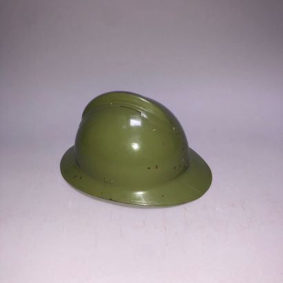 Coque de casque français modèle 1926.
Coque...