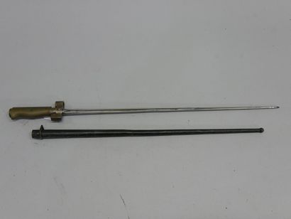 Baïonnette Lebel 1886/15. Poignée en laiton...