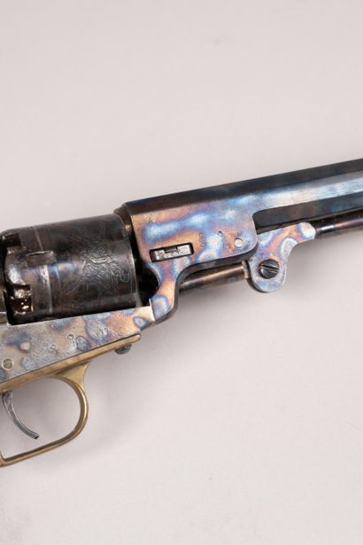 Reproduction moderne de revolver Colt Navy...